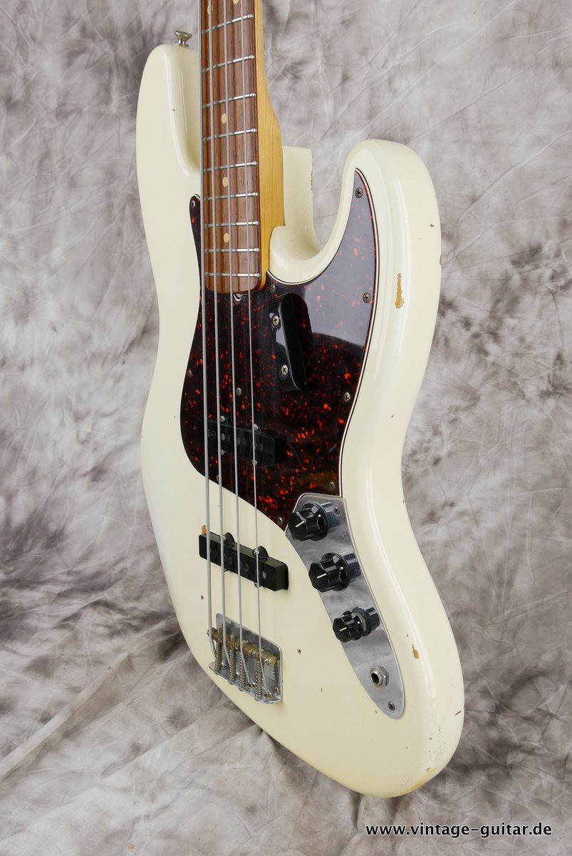 Fender-Jazz-Bass-1960s-Reissue-AVRI-Custom-Shop-1999-006.JPG