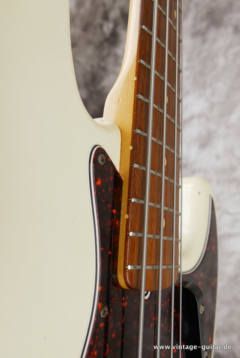 Fender-Jazz-Bass-1960s-Reissue-AVRI-Custom-Shop-1999-016.JPG
