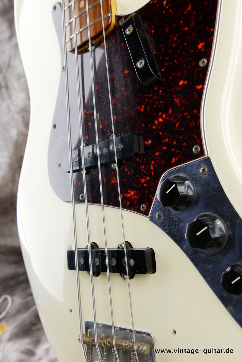 Fender-Jazz-Bass-1960s-Reissue-AVRI-Custom-Shop-1999-017.JPG