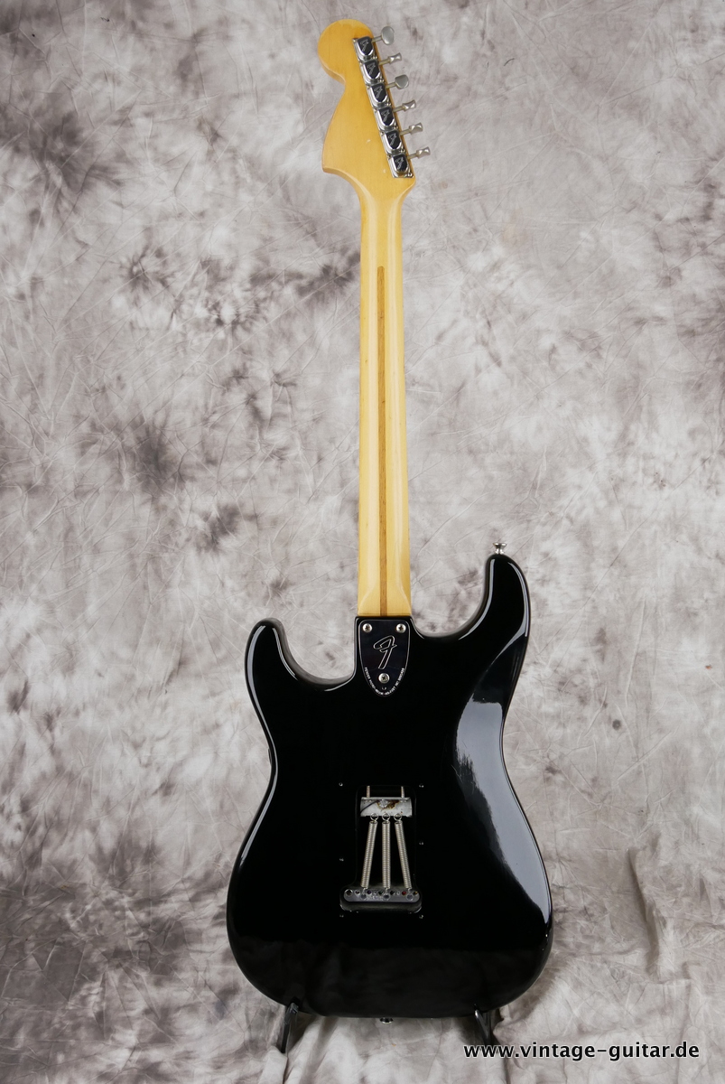 Fender_Stratocaster_black_1976-002.JPG