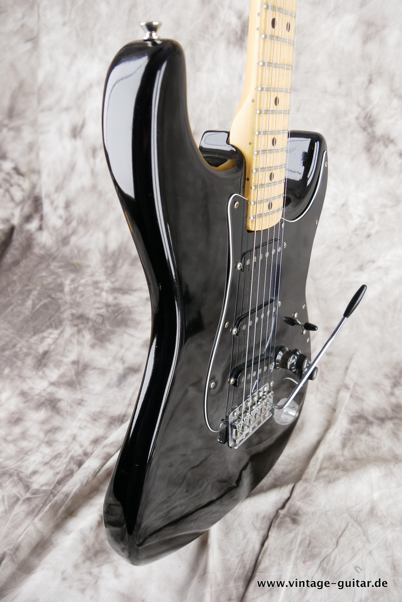 Fender_Stratocaster_black_1976-005.JPG