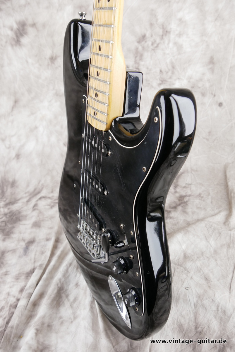Fender_Stratocaster_black_1976-006.JPG