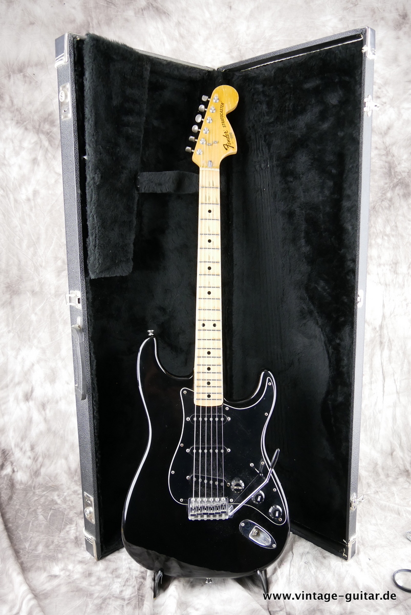 Fender_Stratocaster_black_1976-013.JPG