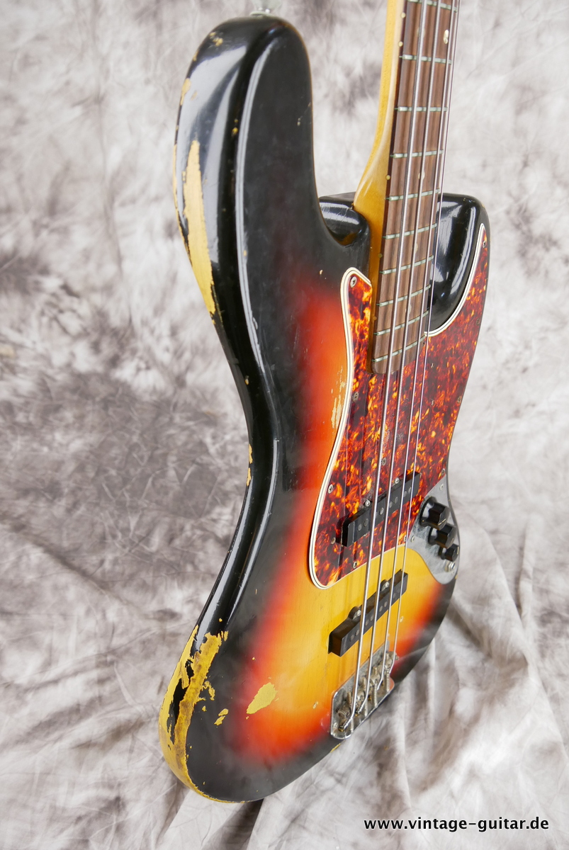 Fender_Jazz_Bass_sunburst_1966-005.JPG