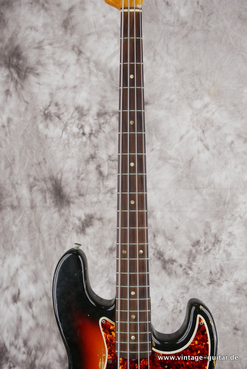 Fender_Jazz_Bass_sunburst_1966-011.JPG