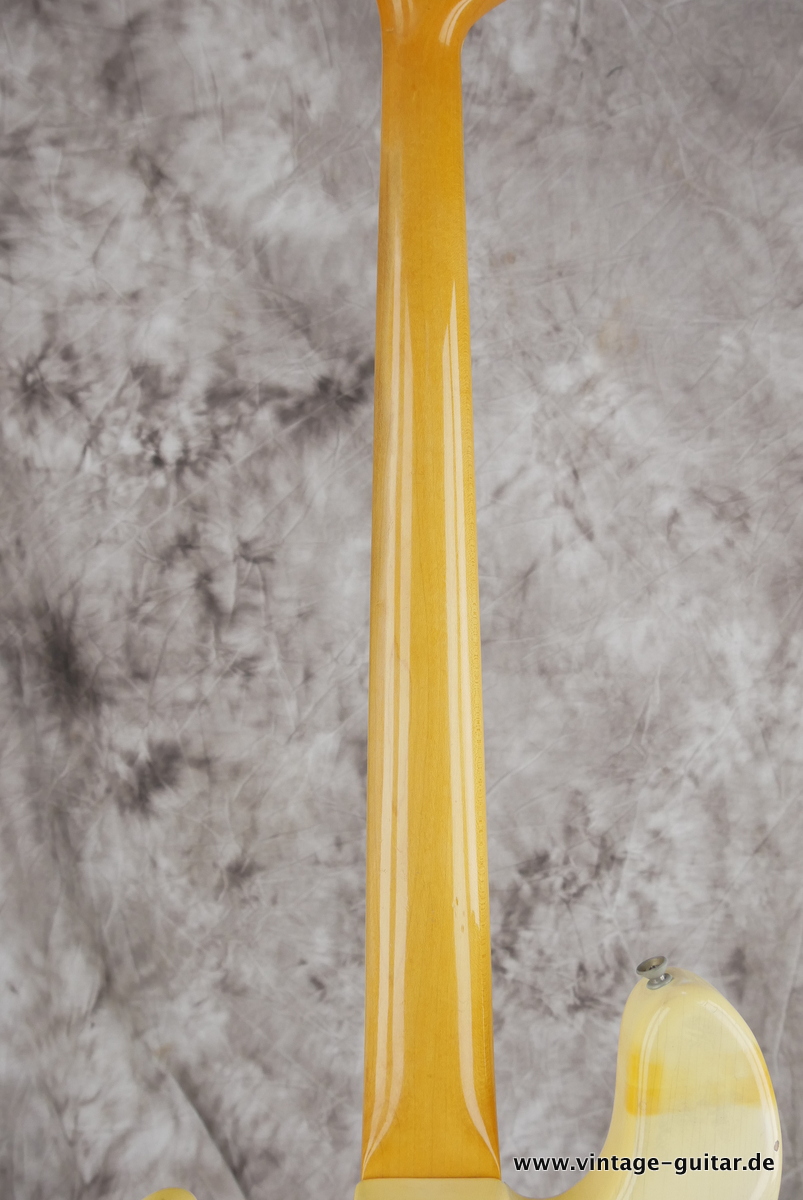 img/vintage/4259/Fender_Jazz_Bass_olympic_white_1966-012.JPG