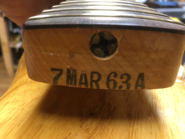 img/vintage/4261/Fender_Jazz_Bass_refin_natural_1963-016.JPG