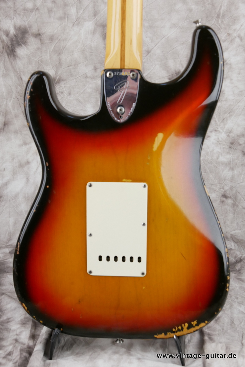 Fender_Stratocaster_sunburst_1973-004.JPG