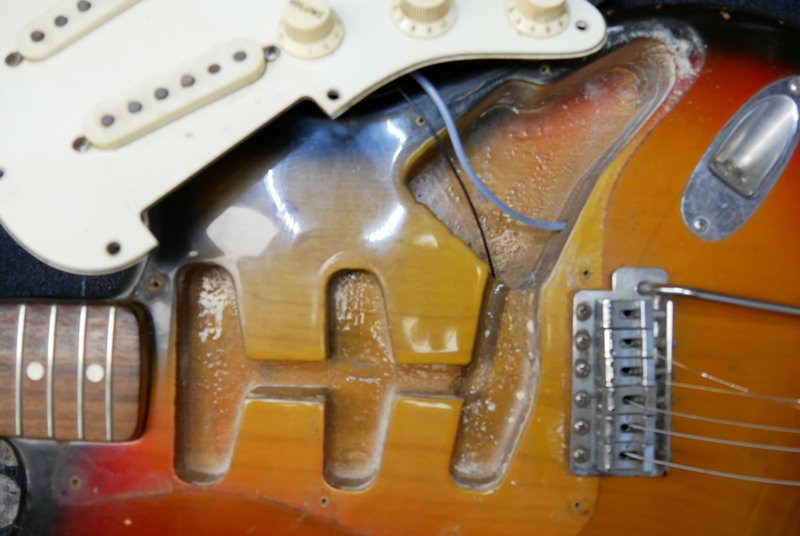Fender_Stratocaster_sunburst_1973-015.JPG