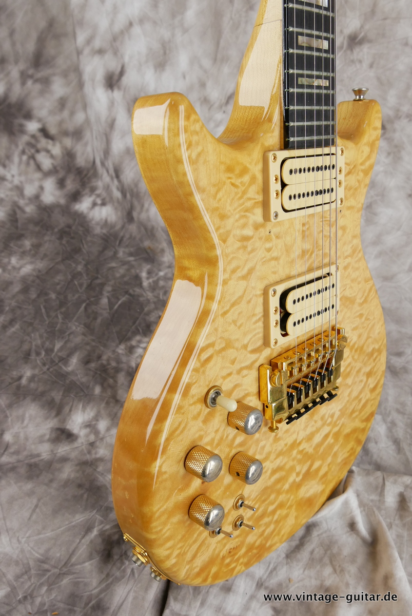 Carvin_DC_160_lefthand_curly_maple_1987-005.JPG