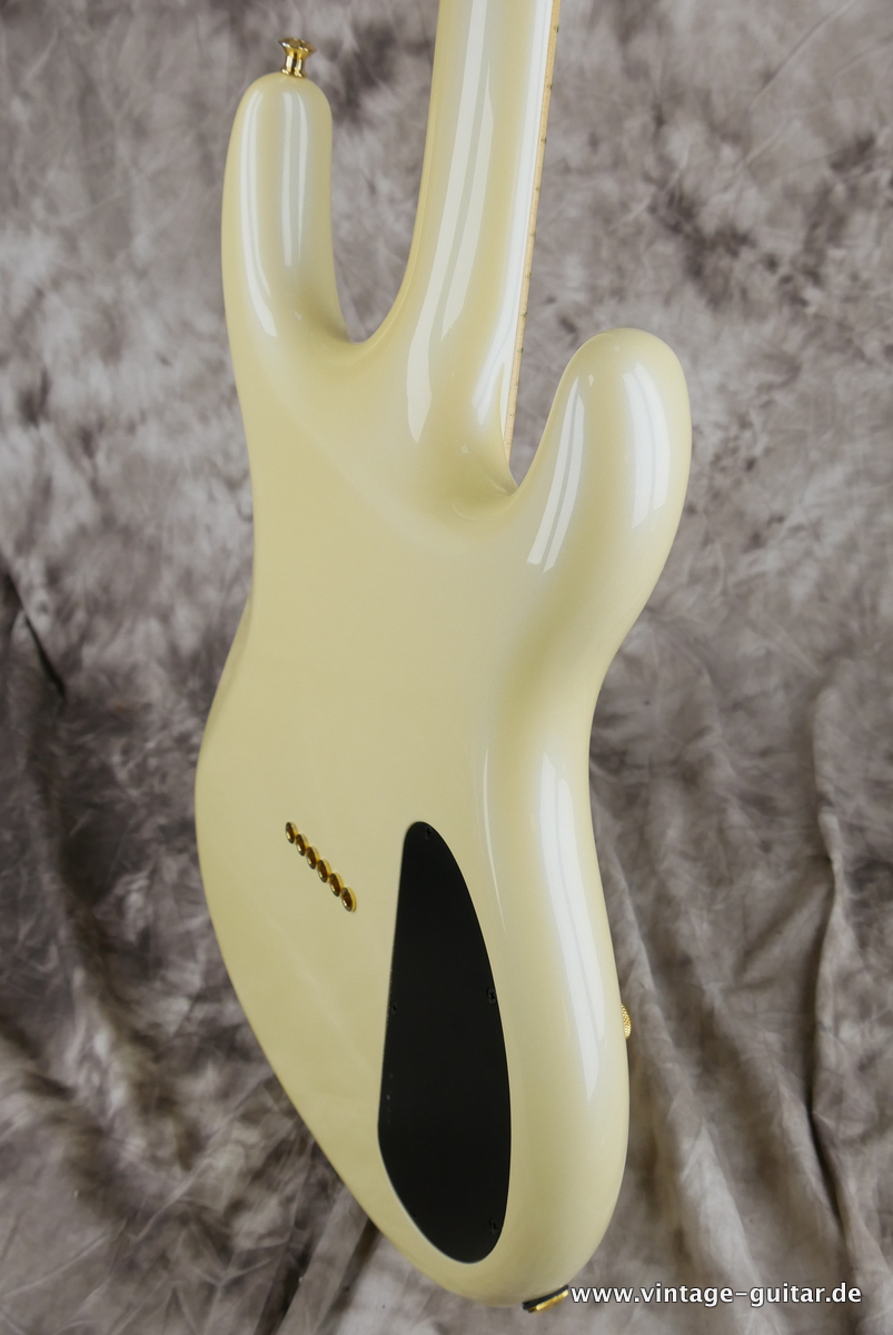 img/vintage/4266/Carvin_DC_127_L_white_lefthand_1988-008.JPG