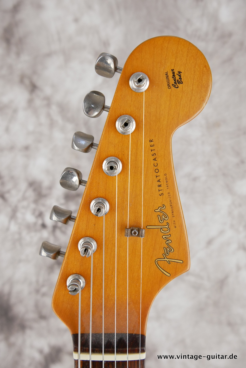 img/vintage/4278/Fender_Stratocaster_classic_60_Mexico_burgundy_mist_metallic_1998-009.JPG
