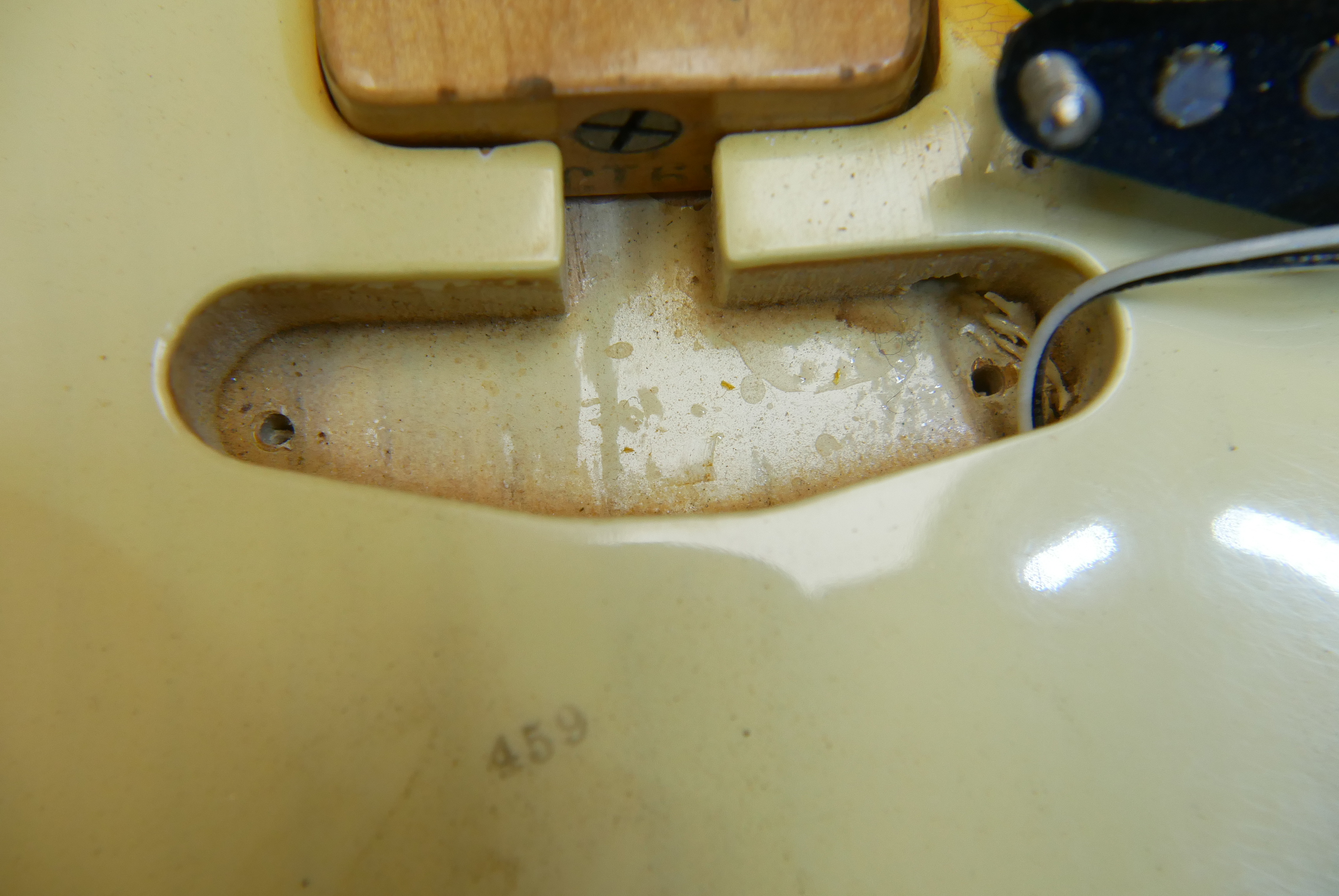 Fender_Telecaster_Bigsby_blonde_1968-020.JPG