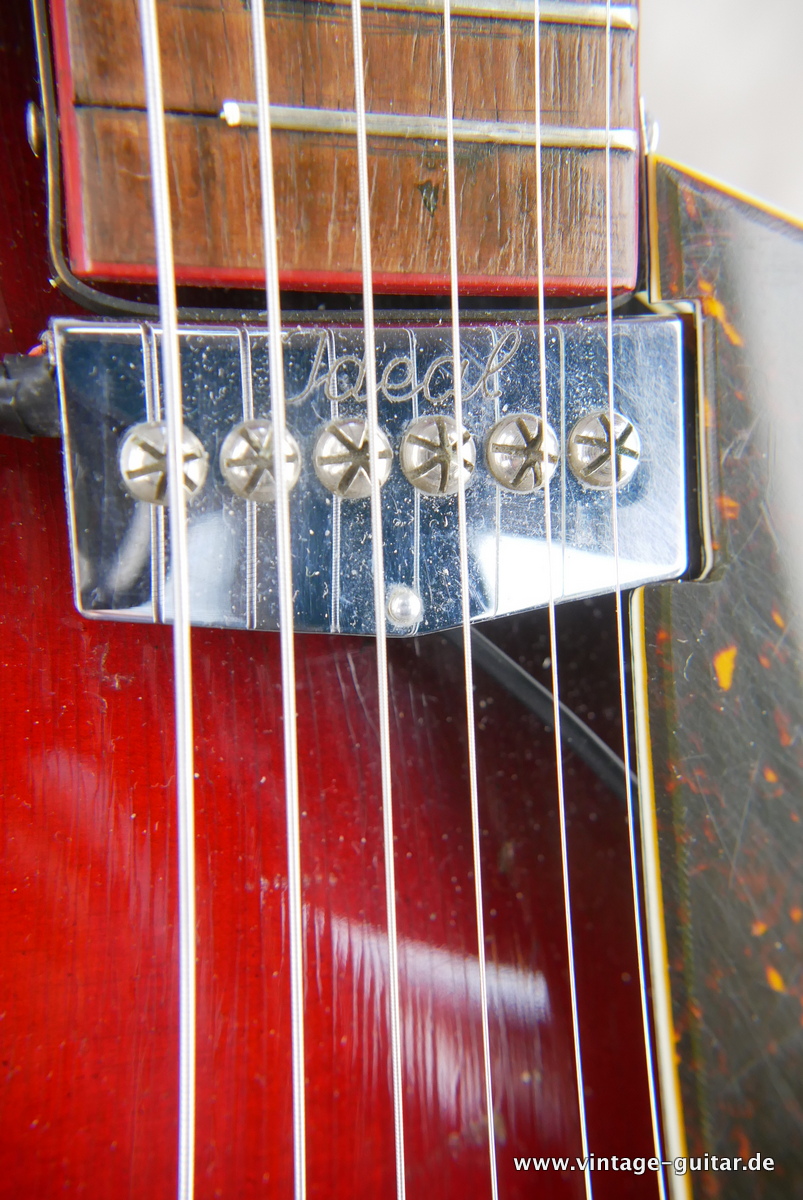 img/vintage/4301/Framus_Black_Rose_Deluxe_red_burst_1953-013.JPG