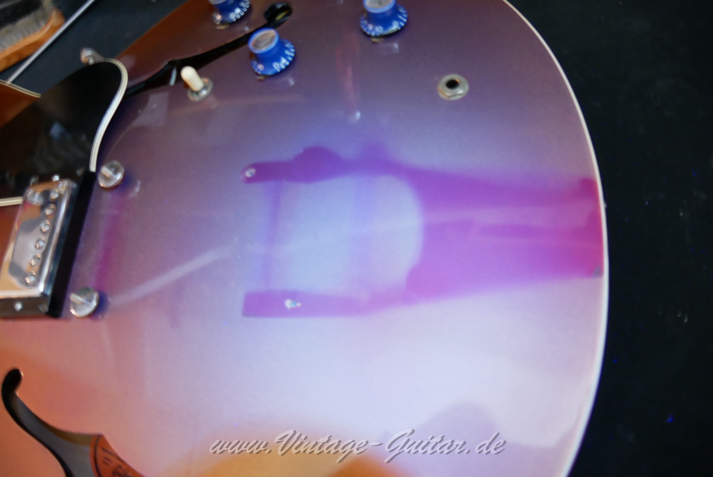 img/vintage/4323/Gibson_ES_335_sparkling_burgundy_1968-021010.JPG