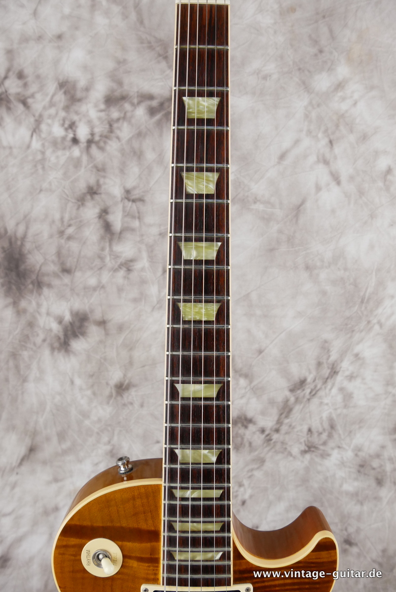 img/vintage/4326/Gibson_Les_Paul_classic_plus_USA_dark_amber_1993-011.JPG