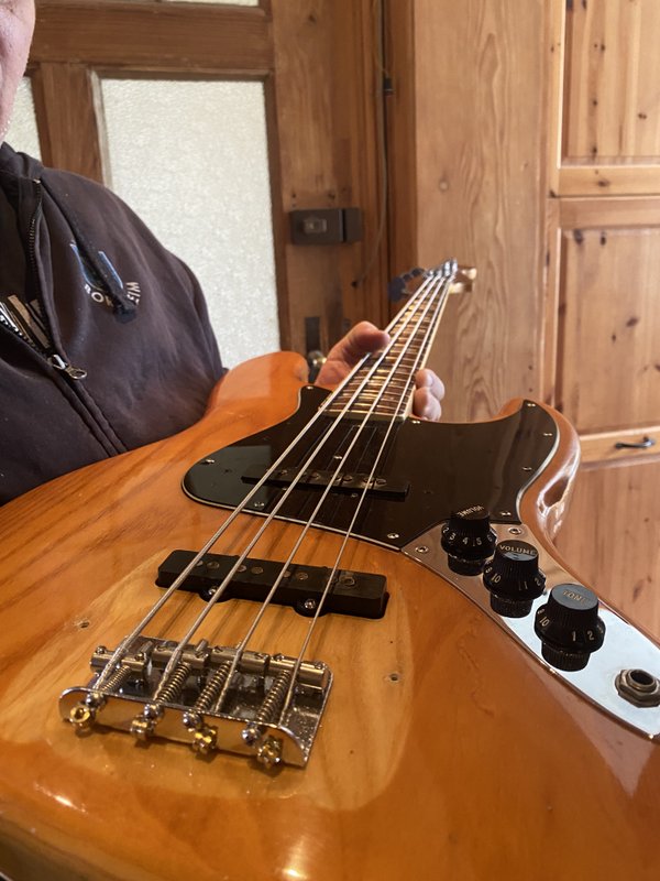 Fender-Jazz-Bass-1977-natural-005.jpg