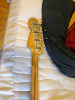 Fender-Jazz-Bass-1977-natural-008.jpg