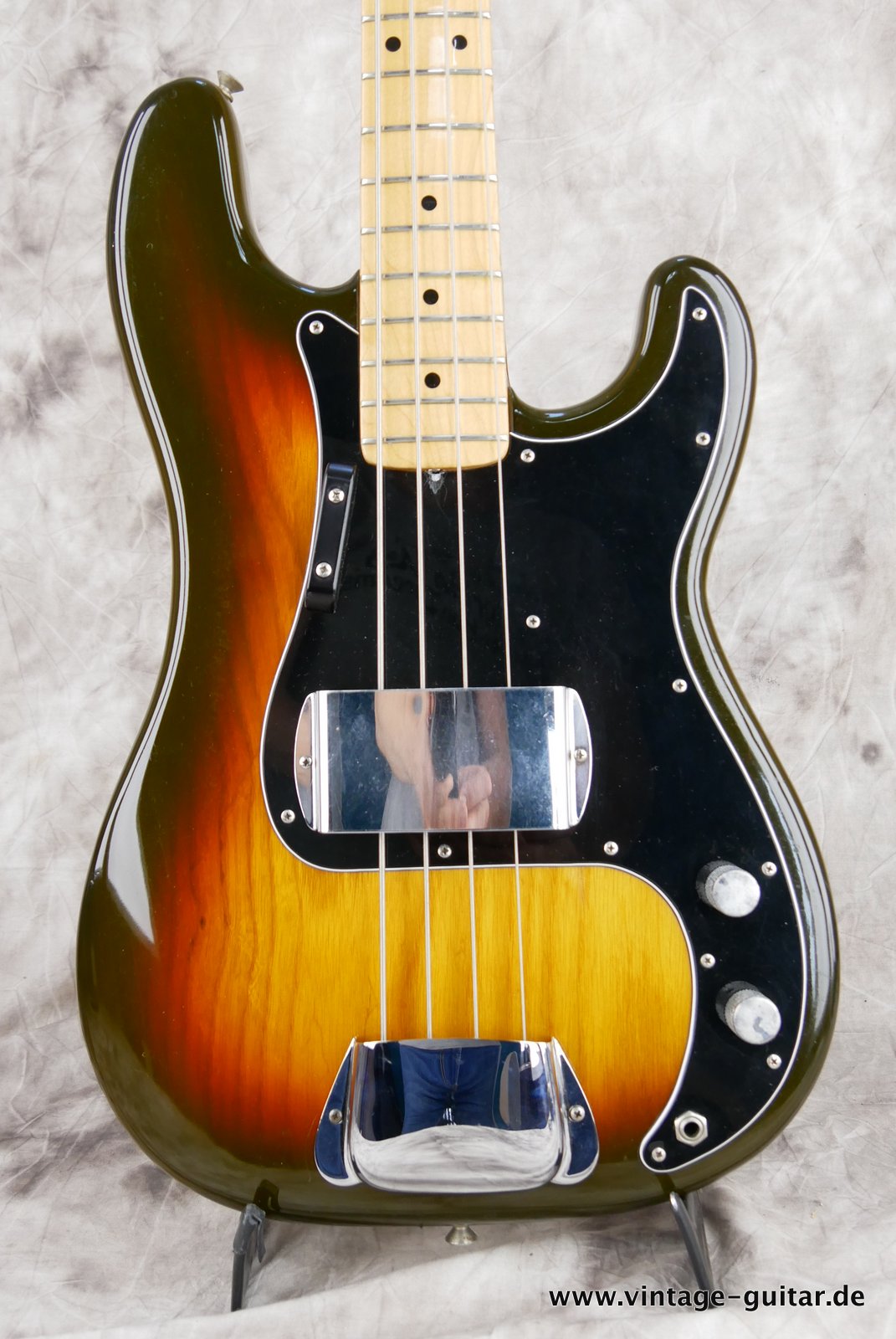 Fender-Precision-Bass-1980-Tobacco-Sunburst-002.JPG