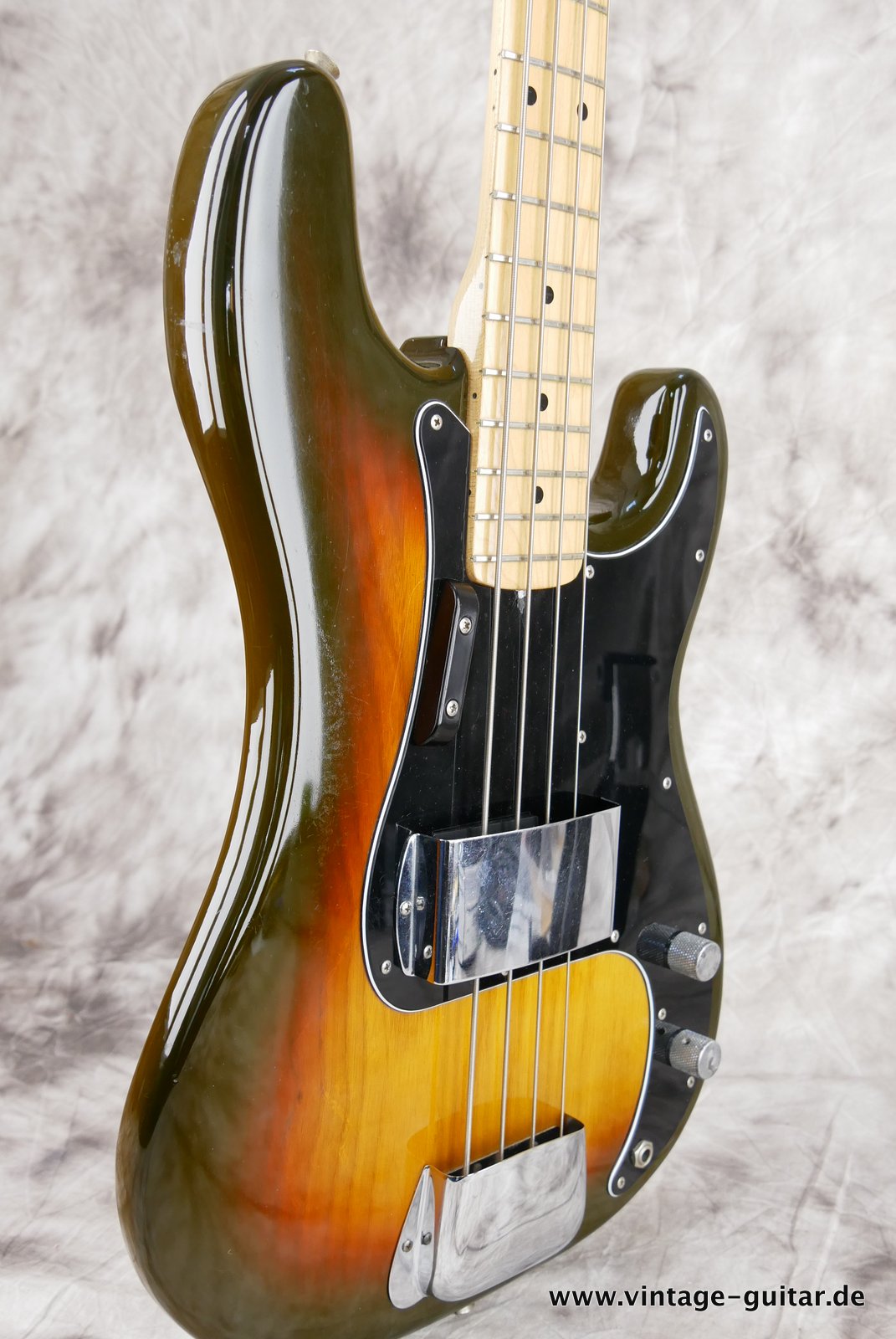 Fender-Precision-Bass-1980-Tobacco-Sunburst-004.JPG