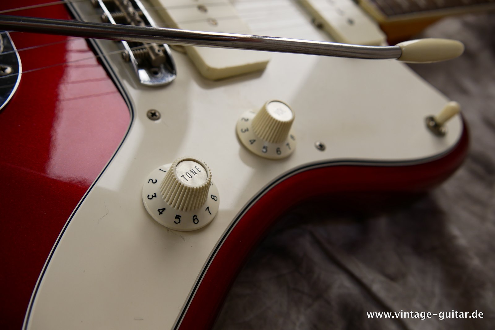 Fender-Jazzmaster-1966-candy-apple-red-016.JPG