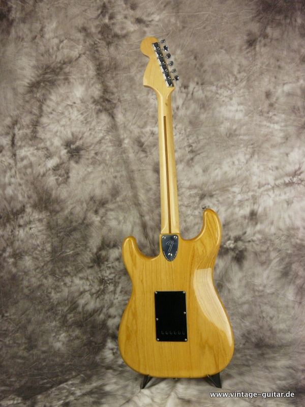 img/vintage/4340/Fender_Stratocaster_1980_Tremolo-natural-003.JPG