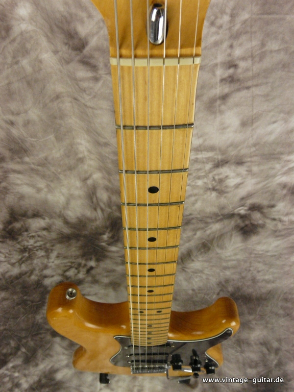 img/vintage/4340/Fender_Stratocaster_1980_Tremolo-natural-008.JPG