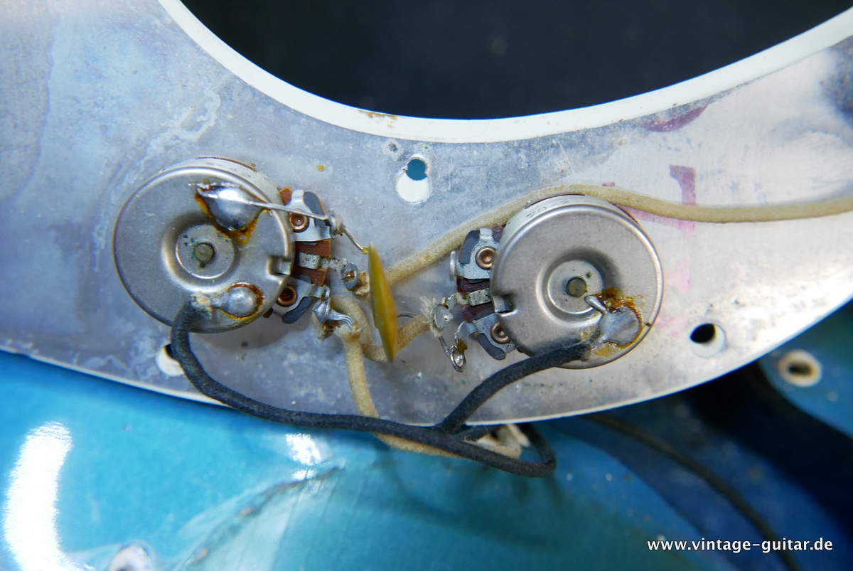 img/vintage/4346/Fender_Precision_Bass_lake_placid_blue_1965-018.JPG