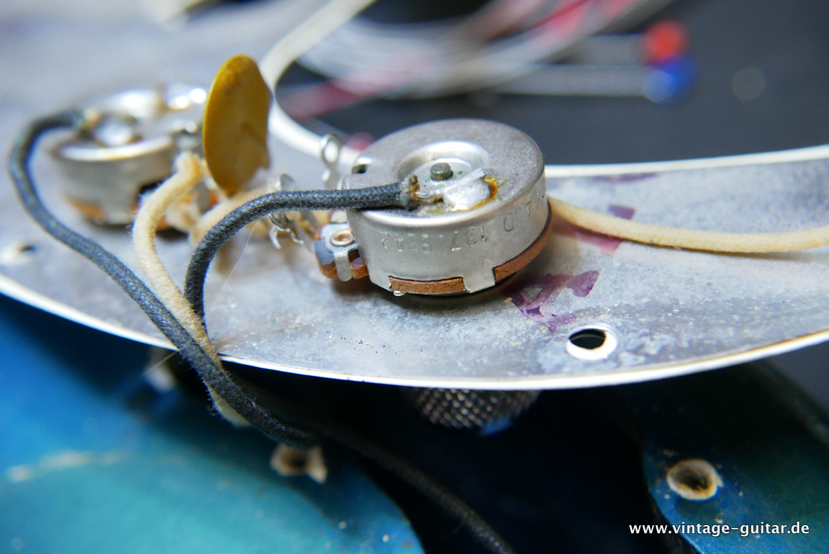 img/vintage/4346/Fender_Precision_Bass_lake_placid_blue_1965-020.JPG