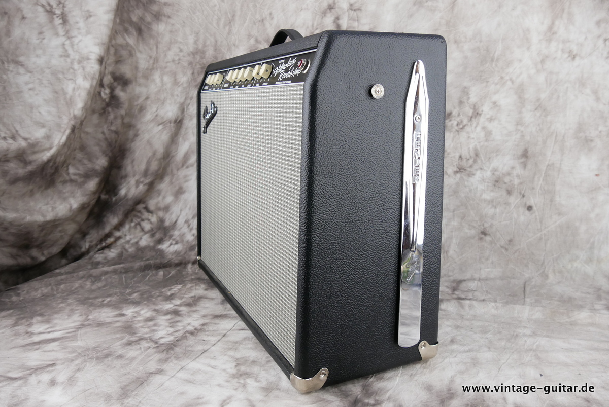 Fender_Custom_Vibrolux_Reverb_Amp_black_2007-004.JPG