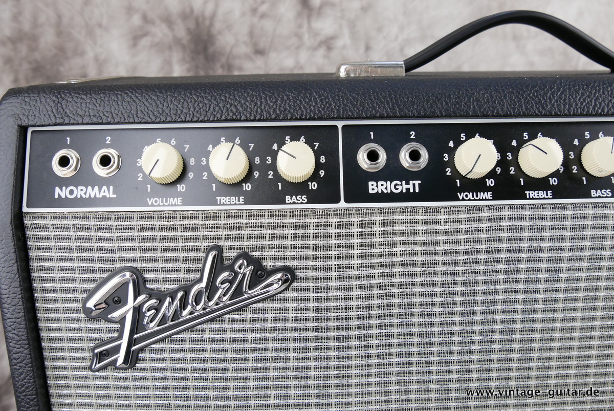 Fender_Custom_Vibrolux_Reverb_Amp_black_2007-005.JPG