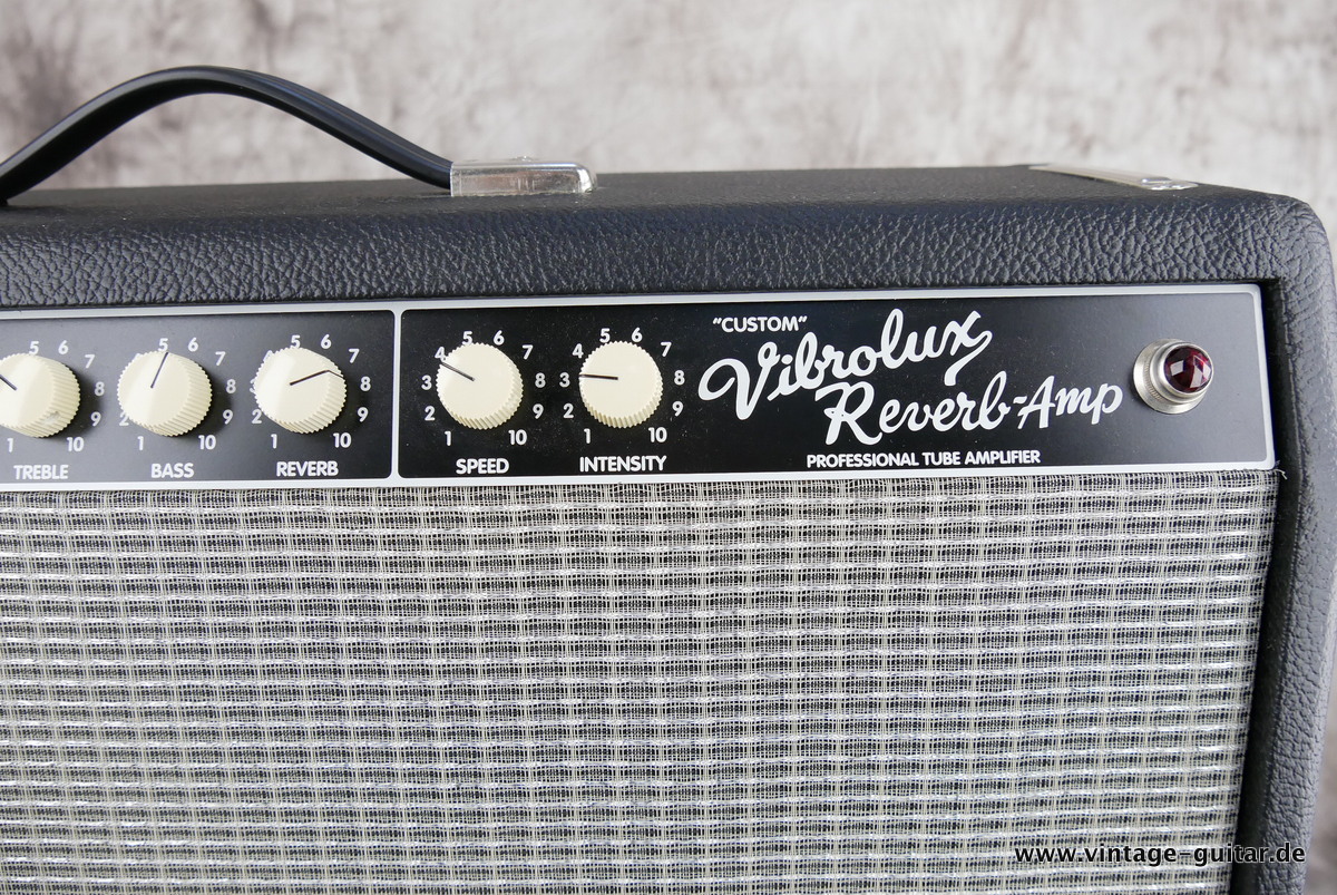 Fender_Custom_Vibrolux_Reverb_Amp_black_2007-006.JPG