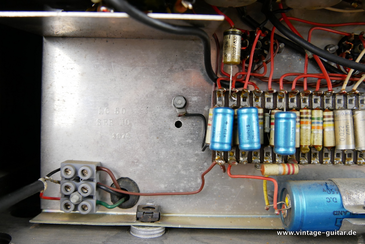 Vox_AC_50_Foundation_Bass_cab_1x18_1965-012.JPG