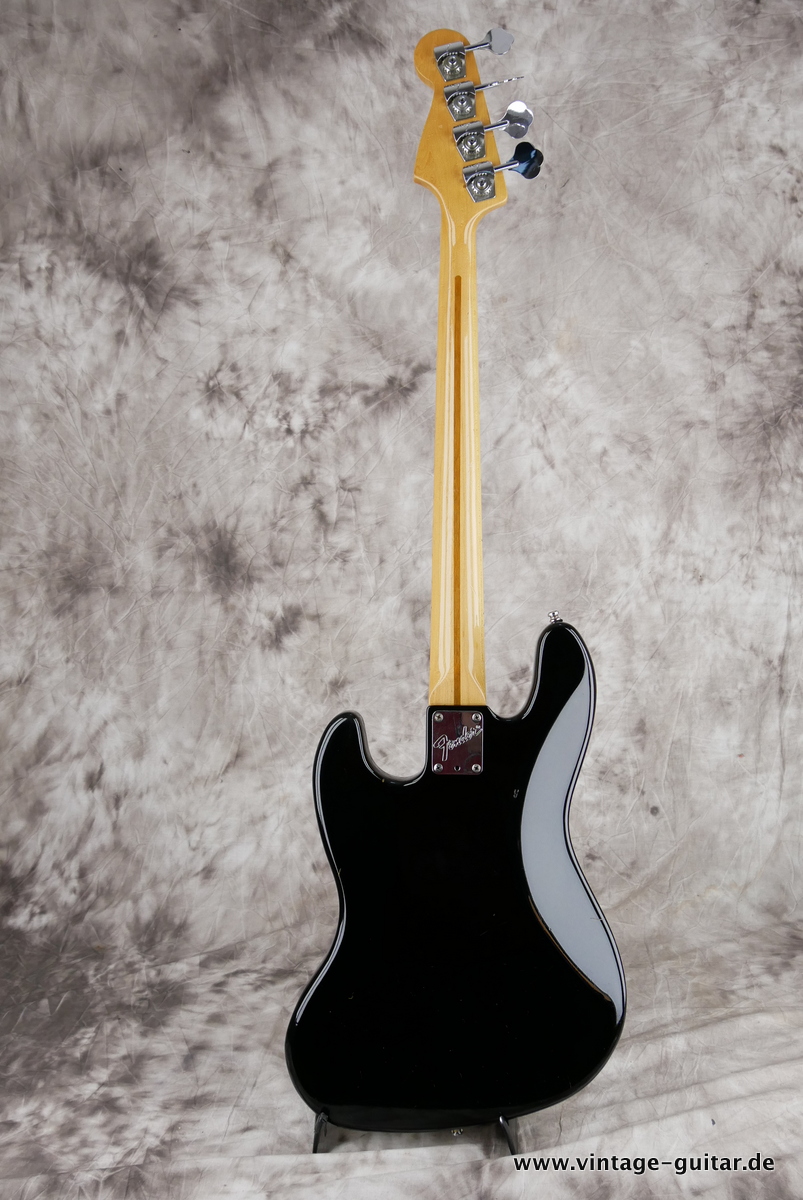 img/vintage/4364/Fender_Jazz_Bass_USA_black_1983-002.JPG
