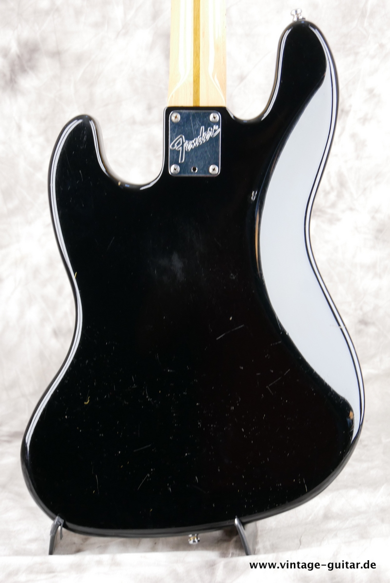 img/vintage/4364/Fender_Jazz_Bass_USA_black_1983-004.JPG