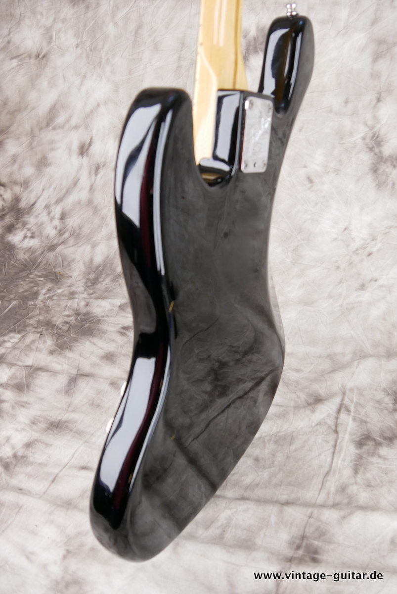 img/vintage/4364/Fender_Jazz_Bass_USA_black_1983-007.JPG