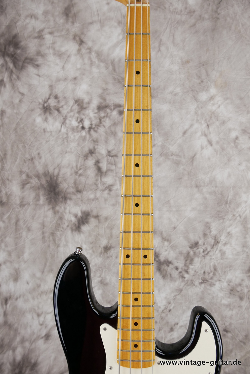 img/vintage/4364/Fender_Jazz_Bass_USA_black_1983-011.JPG