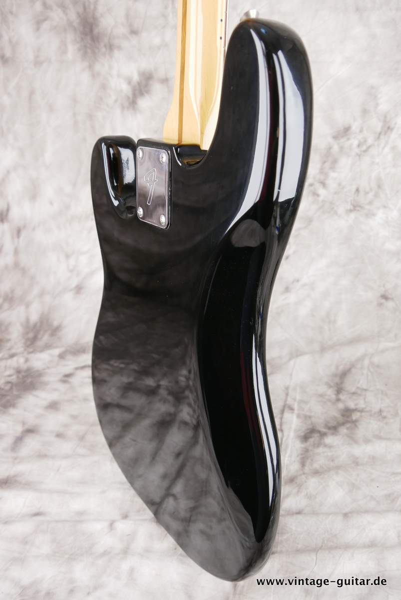 Fender_Precision_USA_black_1979-008.JPG