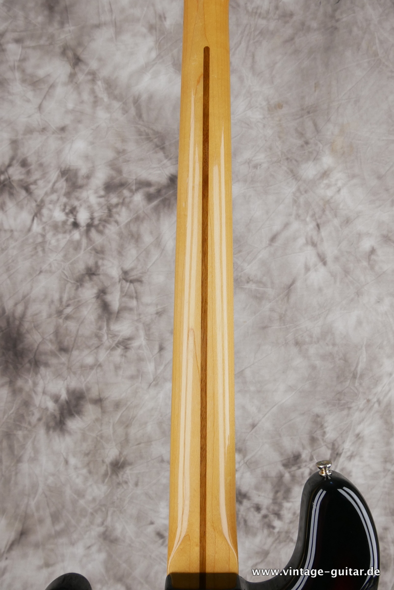 img/vintage/4367/Fender_Squier_Precision_Bass_Japan_sunburst_1984-012.JPG