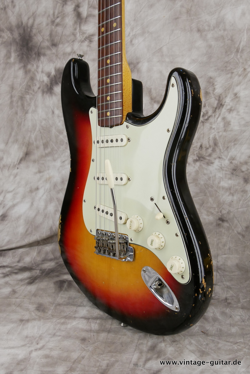 Fender_Stratocaster_Pre_CBS_sunburst_USA_1962-006.JPG