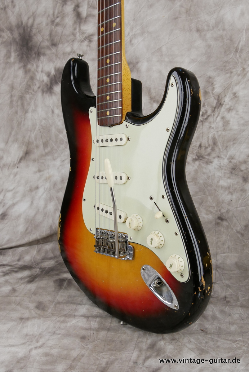 img/vintage/4371/Fender_Stratocaster_Pre_CBS_sunburst_USA_1962-006.JPG