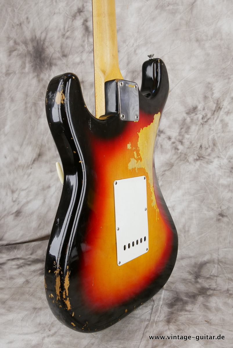 Fender_Stratocaster_Pre_CBS_sunburst_USA_1962-007.JPG