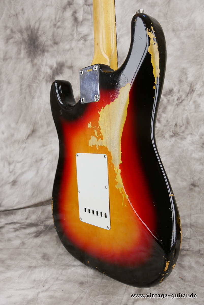 img/vintage/4371/Fender_Stratocaster_Pre_CBS_sunburst_USA_1962-008.JPG