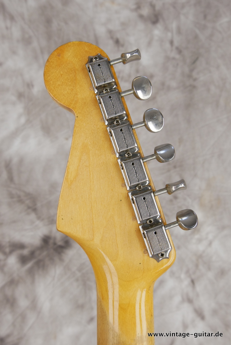Fender_Stratocaster_Pre_CBS_sunburst_USA_1962-010.JPG