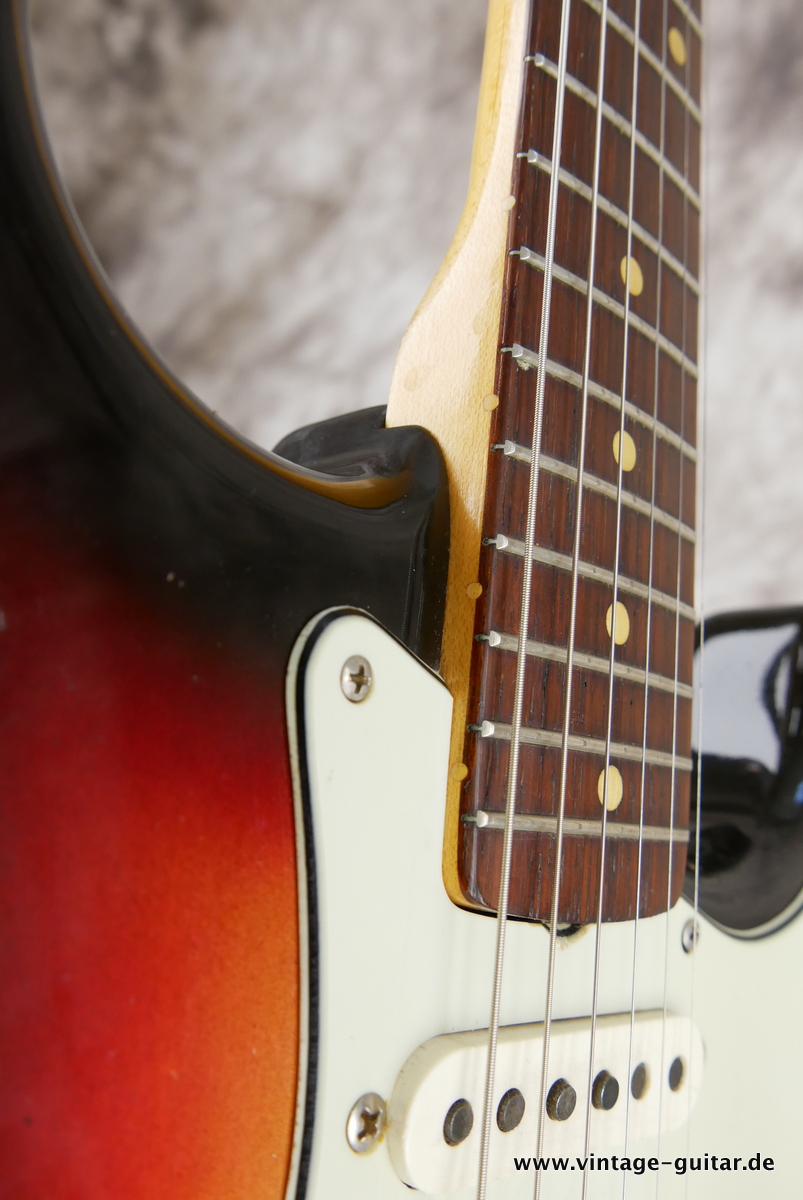 Fender_Stratocaster_Pre_CBS_sunburst_USA_1962-013.JPG