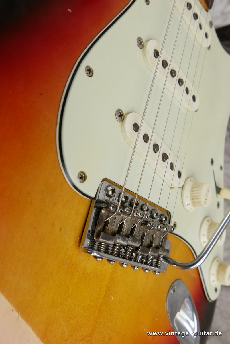 Fender_Stratocaster_Pre_CBS_sunburst_USA_1962-014.JPG
