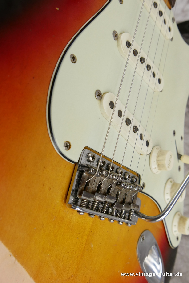 img/vintage/4371/Fender_Stratocaster_Pre_CBS_sunburst_USA_1962-014.JPG