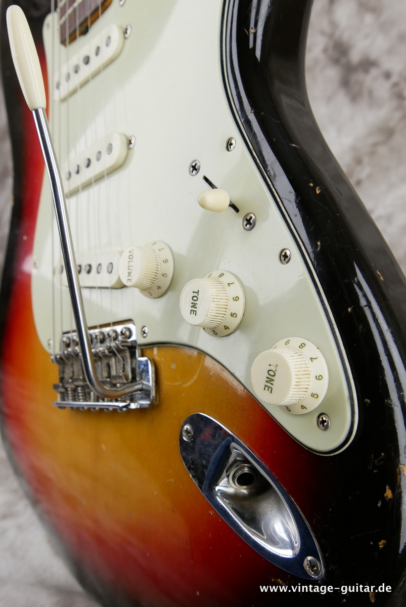 Fender_Stratocaster_Pre_CBS_sunburst_USA_1962-015.JPG