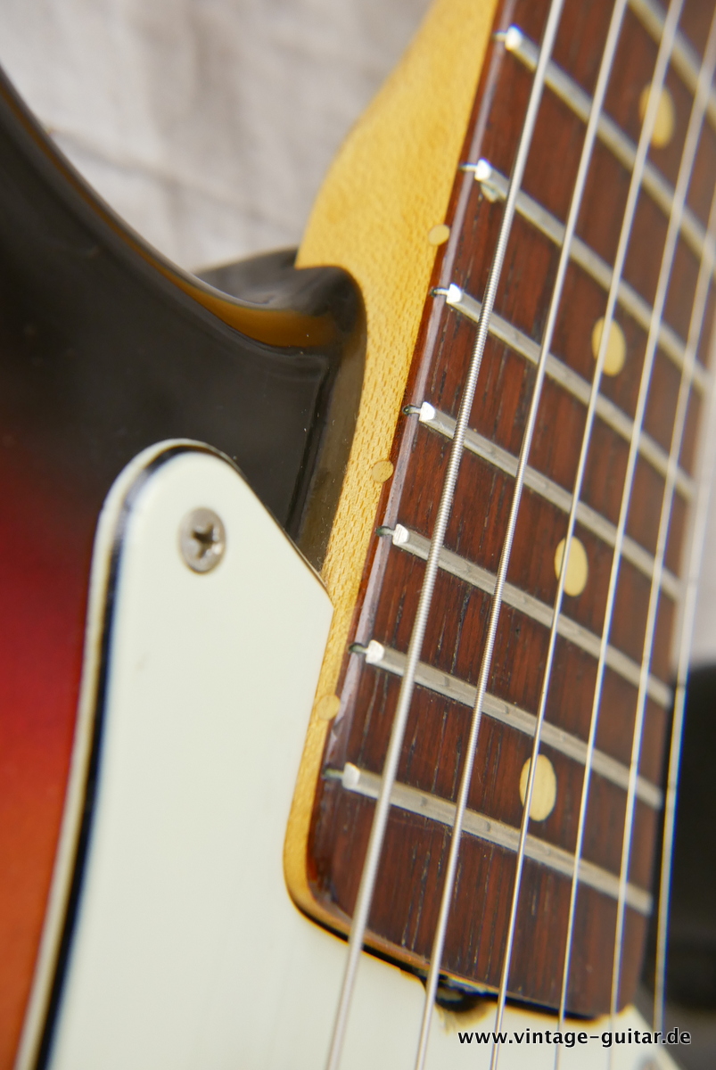 Fender_Stratocaster_Pre_CBS_sunburst_USA_1962-016.JPG