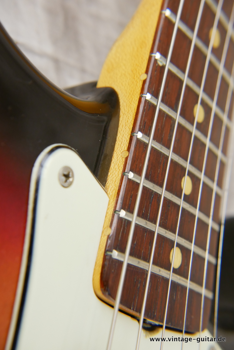img/vintage/4371/Fender_Stratocaster_Pre_CBS_sunburst_USA_1962-016.JPG